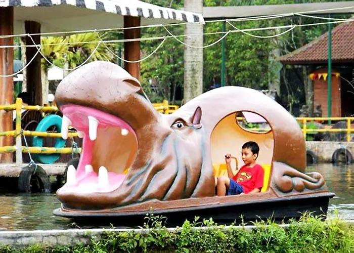 Royal Safari Garden Resort & Convention Cisarua